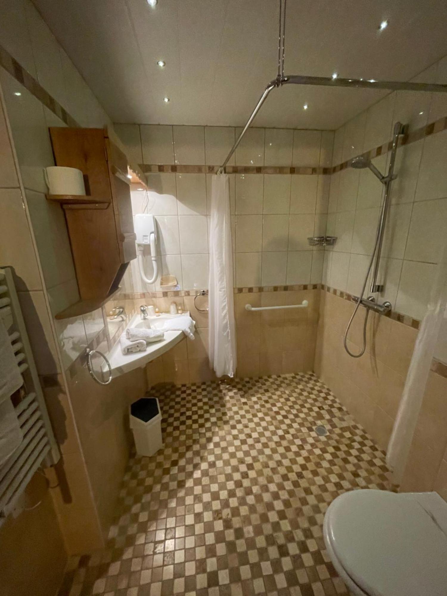 Hotel Le Ferraillon Abondance Bagian luar foto