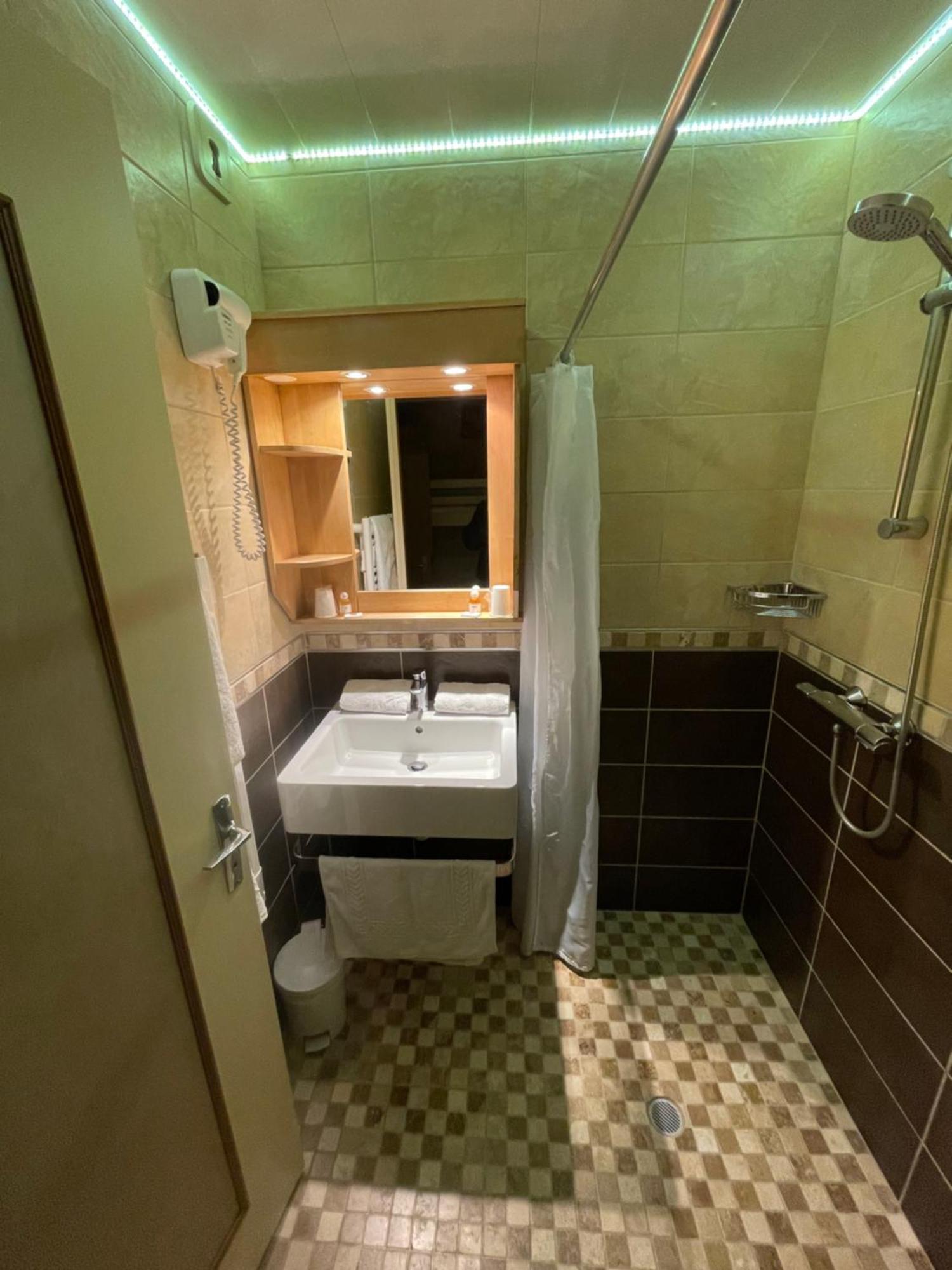 Hotel Le Ferraillon Abondance Bagian luar foto