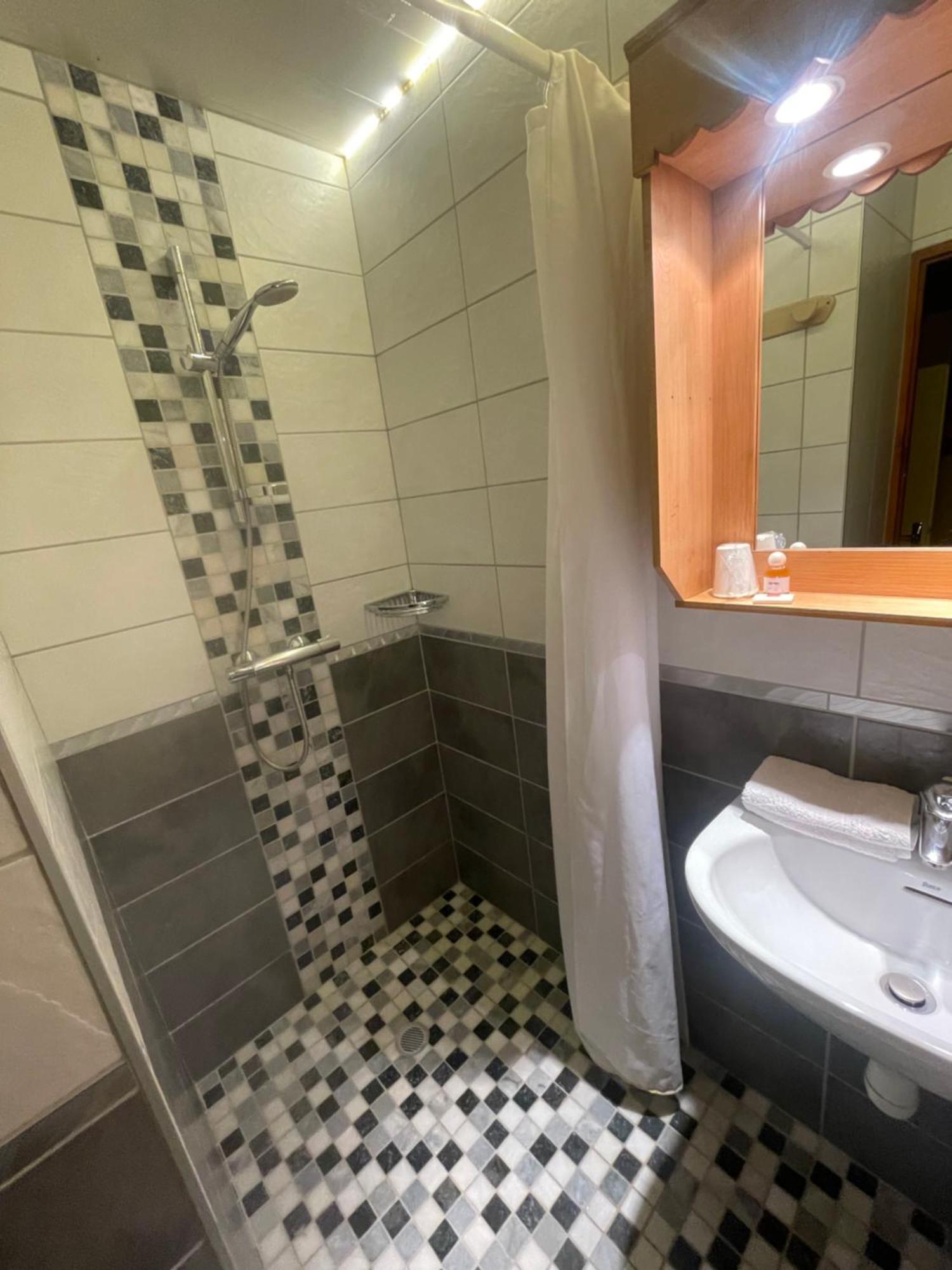 Hotel Le Ferraillon Abondance Bagian luar foto