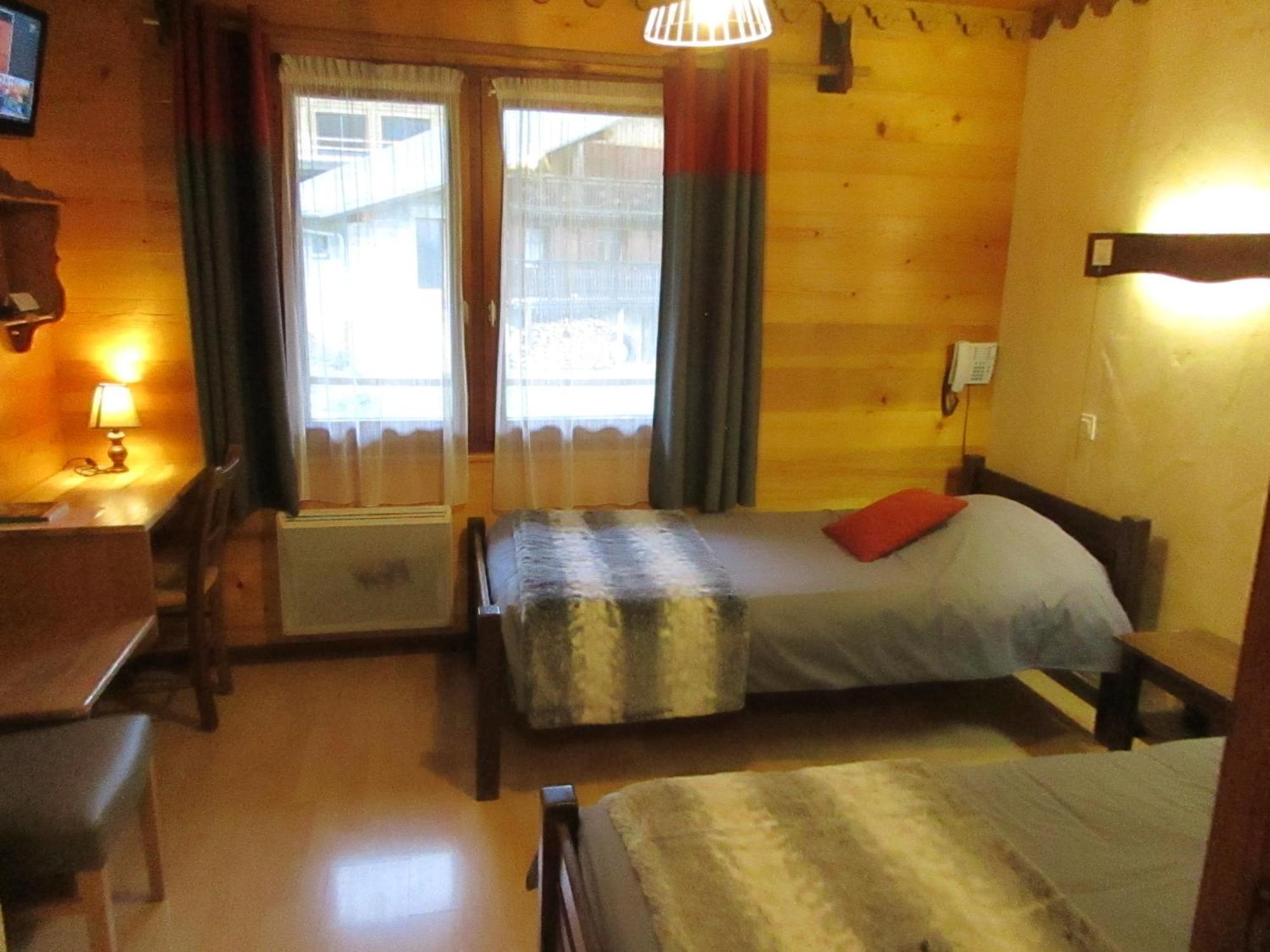 Hotel Le Ferraillon Abondance Bagian luar foto